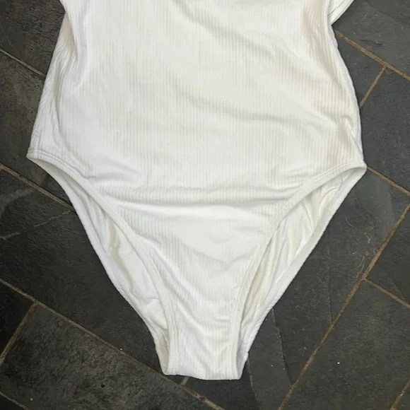 Andie swim The Tulum One Piece ribbed white one piece bathing suit - Picture 6 of 6